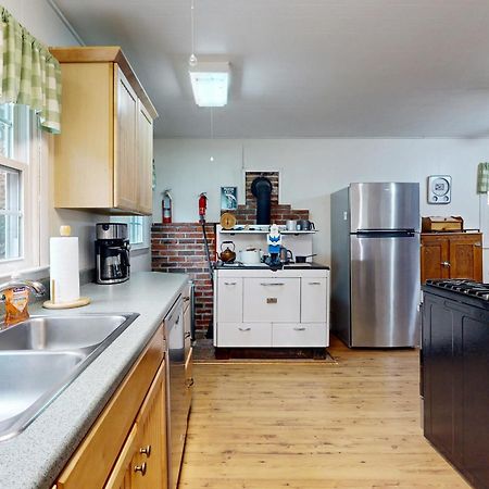1 Bed 1 Bath Vacation Home In Sylva Extérieur photo