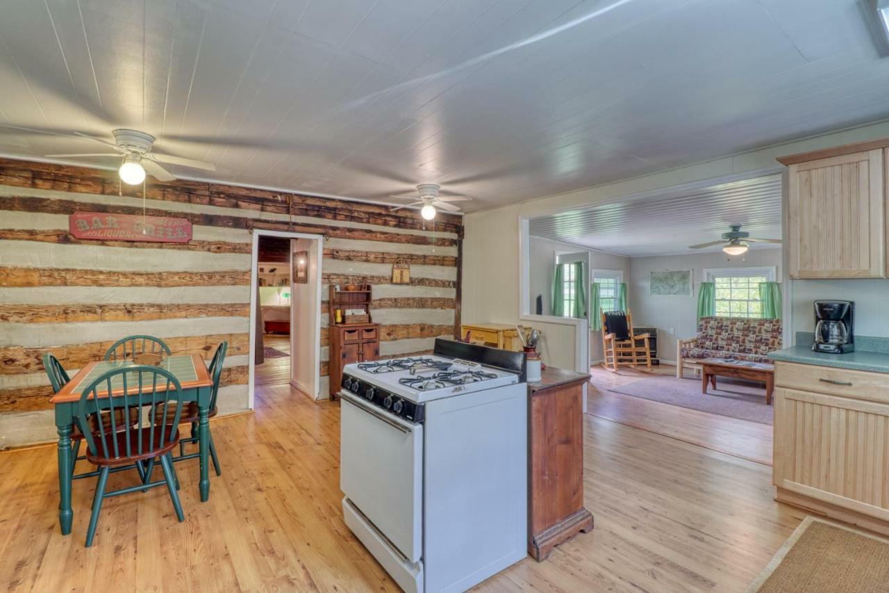 1 Bed 1 Bath Vacation Home In Sylva Extérieur photo